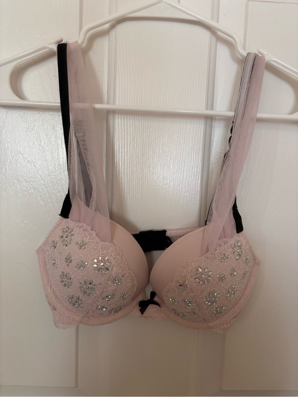 Victoria’s Secret Dream Angels Push UpDelicate Pink Embellished Lace Push-Up Bra